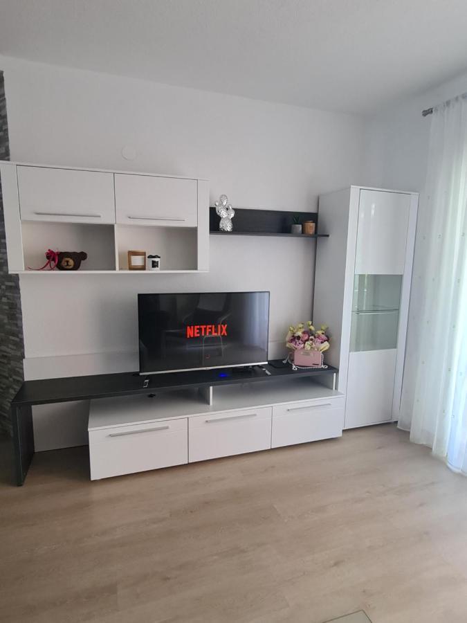 Apartmani Emily Pula Exteriör bild