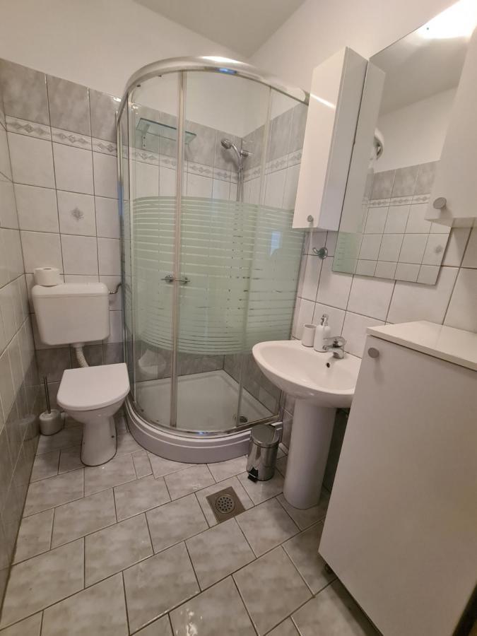 Apartmani Emily Pula Exteriör bild