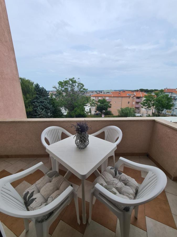Apartmani Emily Pula Exteriör bild