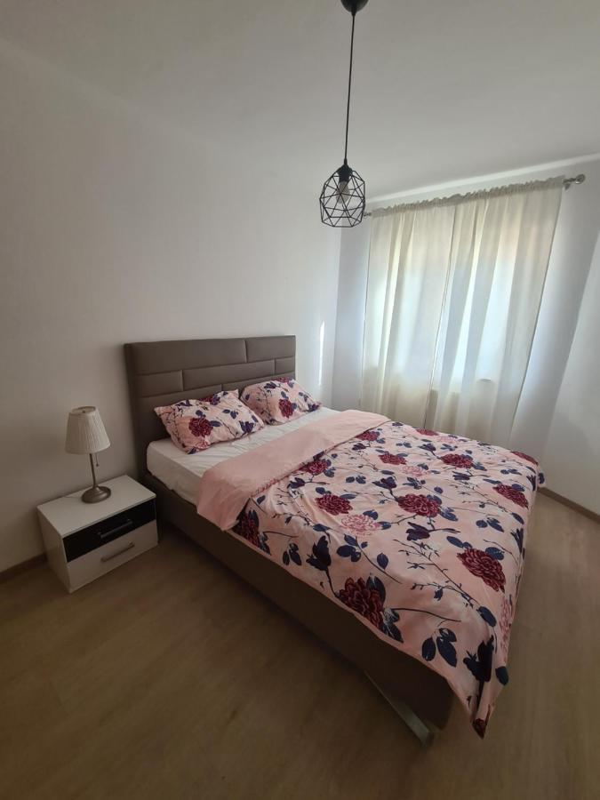 Apartmani Emily Pula Exteriör bild