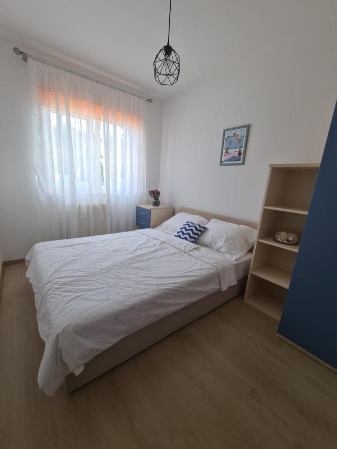 Apartmani Emily Pula Exteriör bild