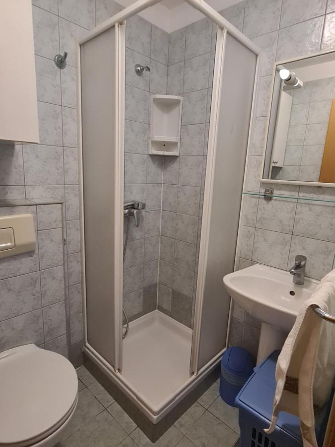 Apartmani Emily Pula Exteriör bild
